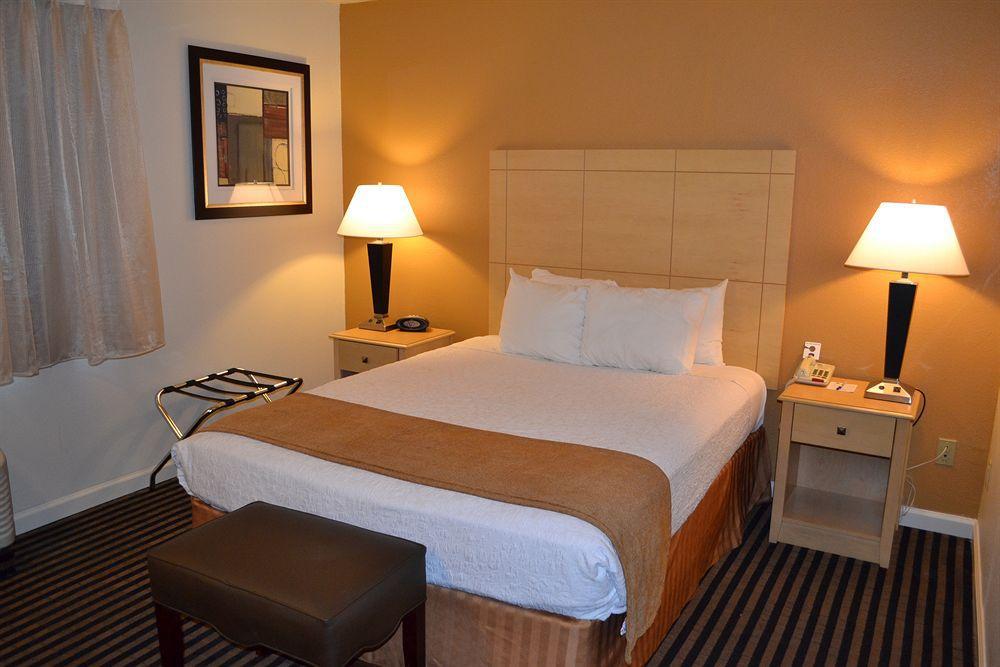 Best Western Plus Executive Inn & Suites Manteca Exterior photo