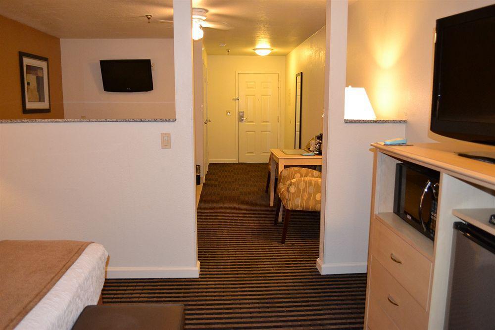 Best Western Plus Executive Inn & Suites Manteca Exterior photo