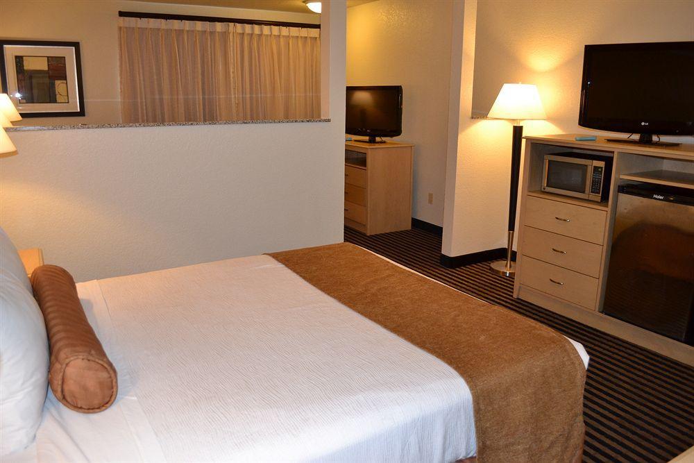 Best Western Plus Executive Inn & Suites Manteca Exterior photo