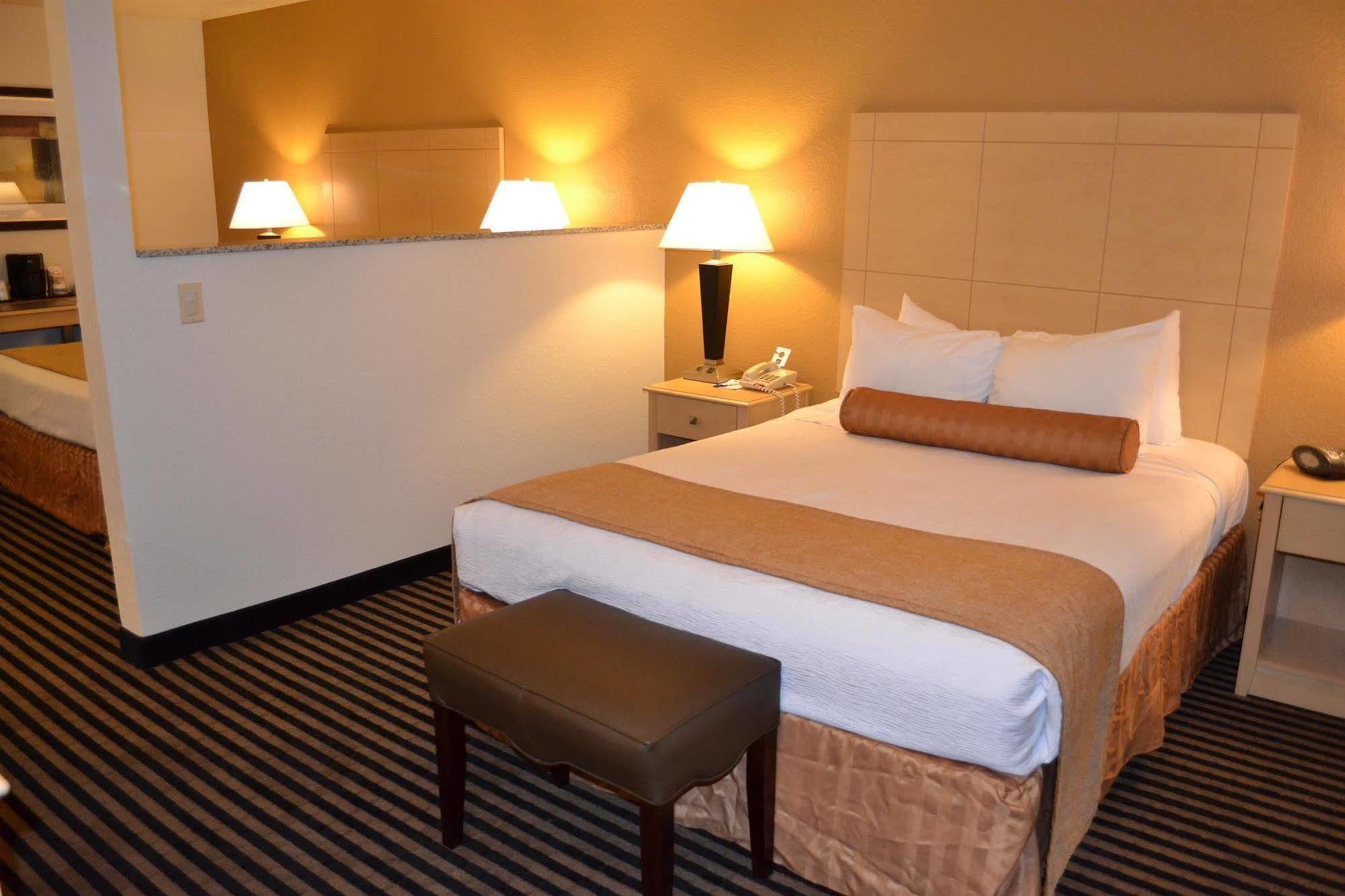 Best Western Plus Executive Inn & Suites Manteca Exterior photo